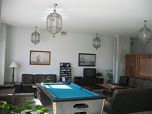 Salon with TV and billiards