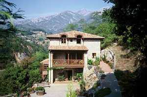 Hotel Posada del Valle and the Sueve Mountains