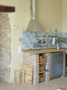 Arianel.la Apartment - Kitchen - click for larger image