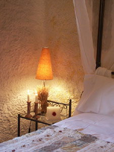 Melon Room - Arianel.la de Can Coral - Rural Country House & Apartment, Spain - click for larger image