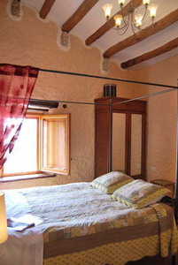 Sandia Room - Arianel.la de Can Coral - Rural Country House & Apartment, Spain - click for larger image