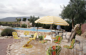 Pool - Aleysa Playa Aparthotel, Benalmadena Costa, Costa del Sol, Spain - click for larger image